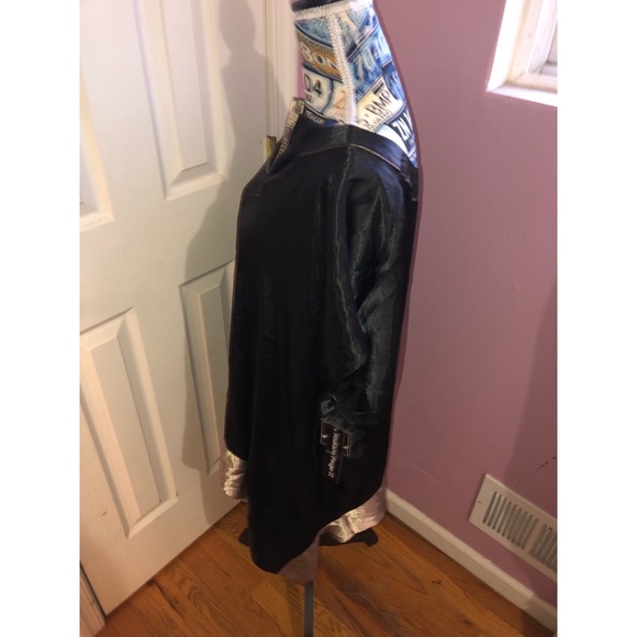 🦈Shark bite hem blouse🦈 - Picture 3 of 7